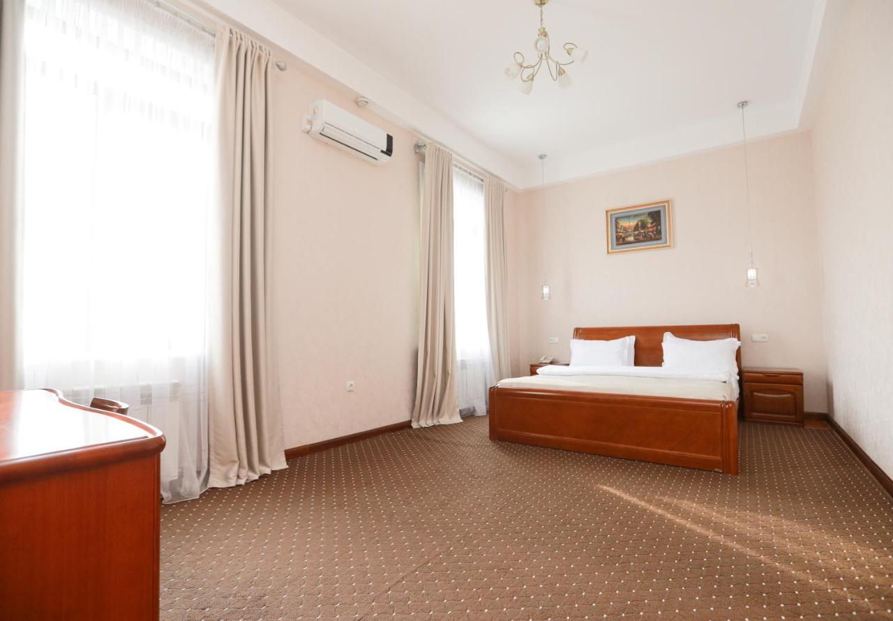 Khujand Grand Hotel Exterior foto